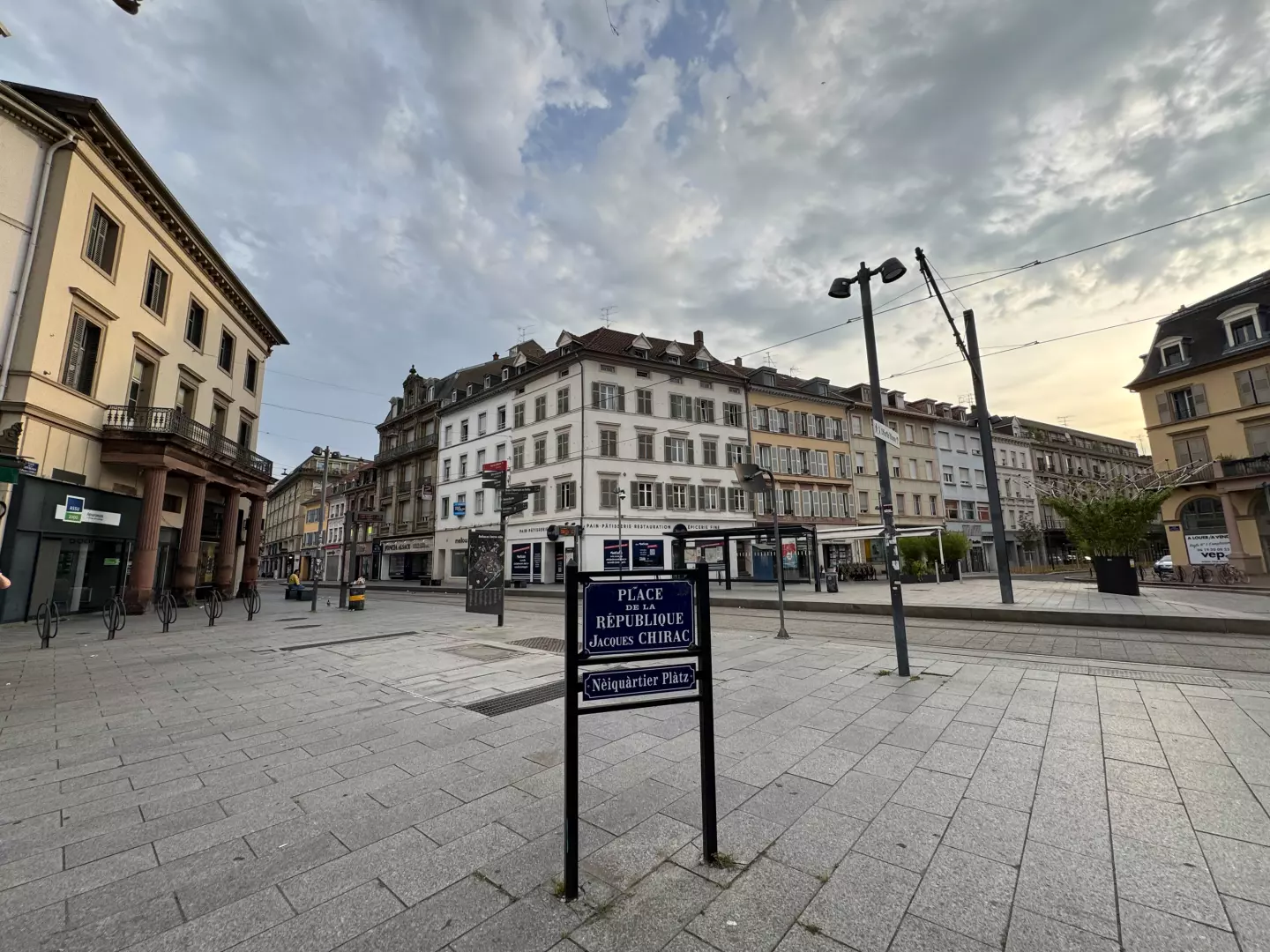 Photo de PLACE DE LA REPUBLIQUE - JACQUES CHIRAC